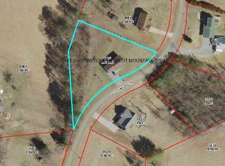 143 Southwycke Ln, Pilot Mtn, NC 27041