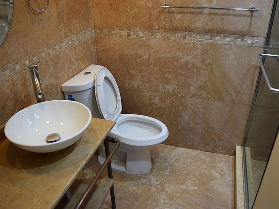 3rd image of 5161 Collins Ave APT 706