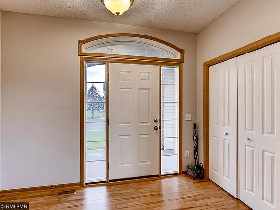 3rd image of 2353 Woodcrest Dr