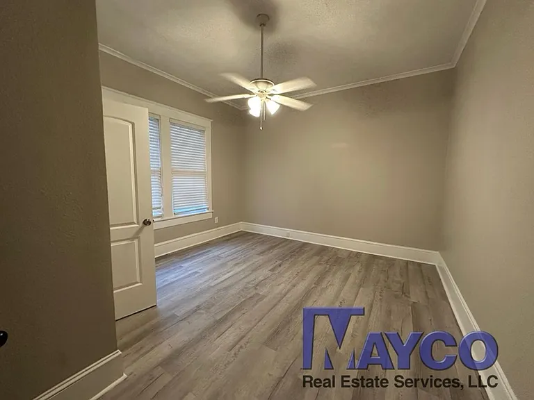 442 Robinson Pl — Photo 6