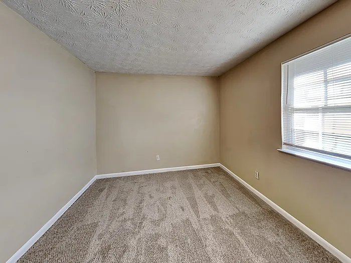97 Royce Dr — Photo 14