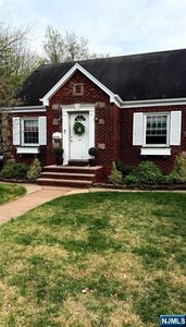 40 Strathmore Ter, Saddle Brook, NJ, 07663