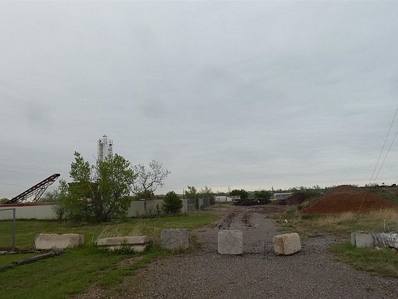3rd image of 2502 & 2504 SW 38th St