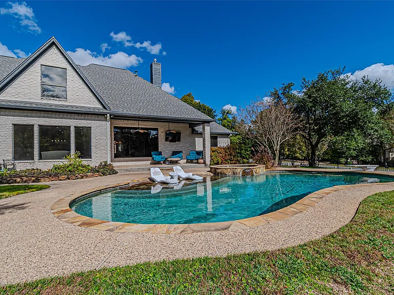 15569 Crown Oaks Dr — Photo 4