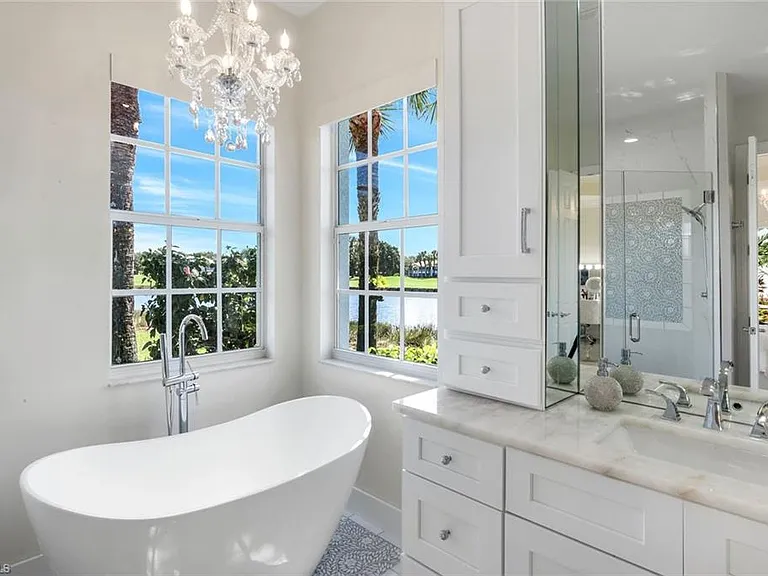 22660 Fairlawn Ct — Photo 28