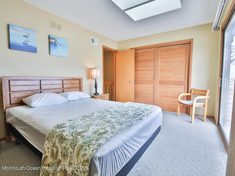 21 Brown Ave — Photo 48