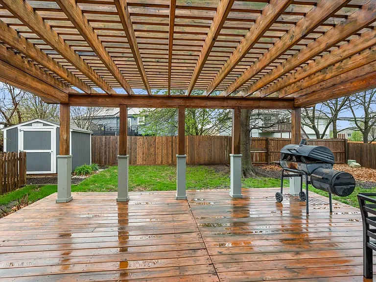 1002 N Clinton St — Photo 38