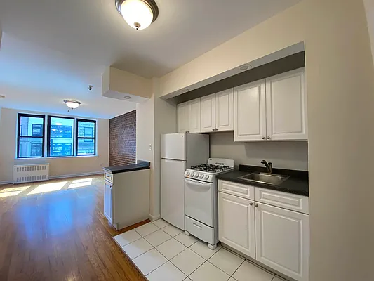 Rented by City Connections Realty | media 17