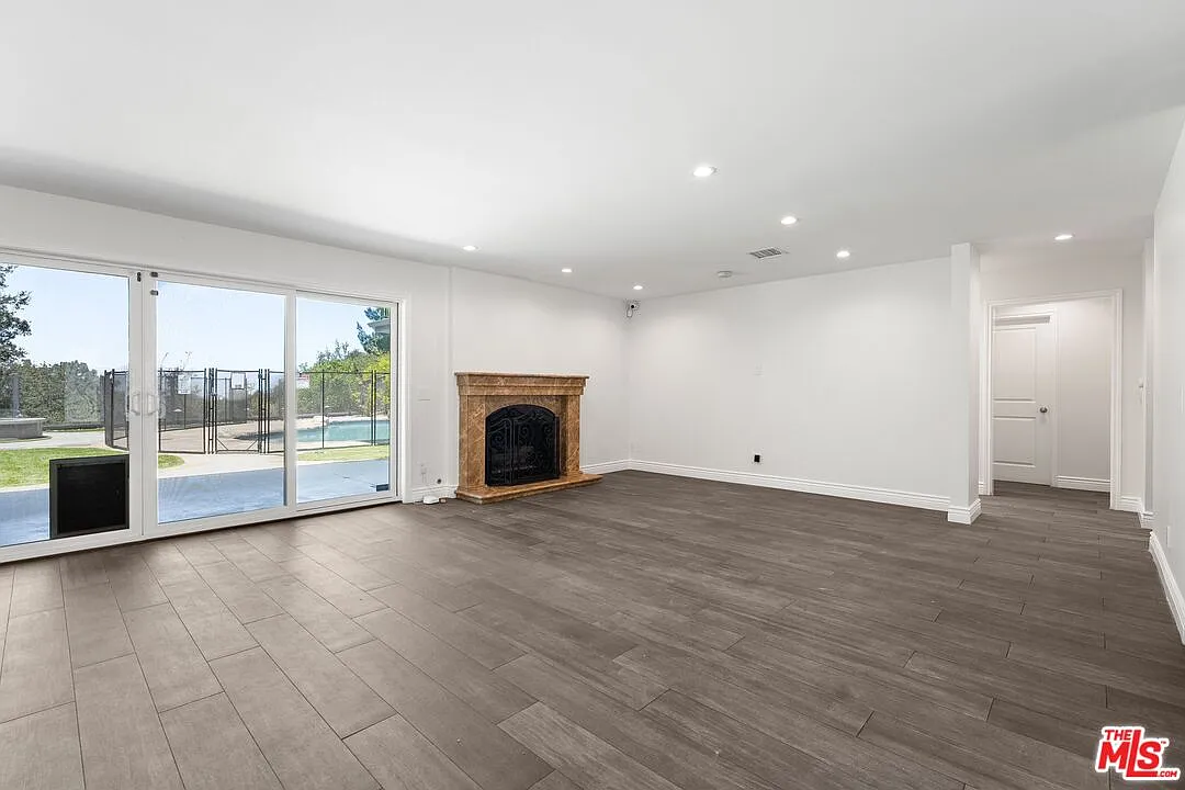 6 bed, 5.0 bath, 4068 sqft, $17,000 — Photo 3