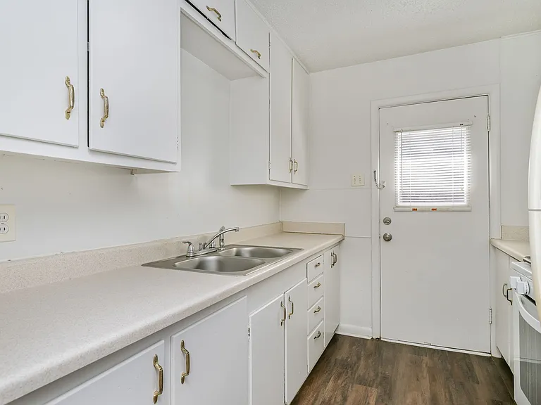 2304 SW 8th Ave #1 — Photo 8