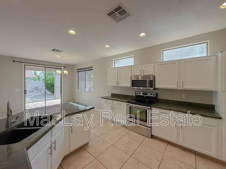 203 W Cedar Dr — Photo 6