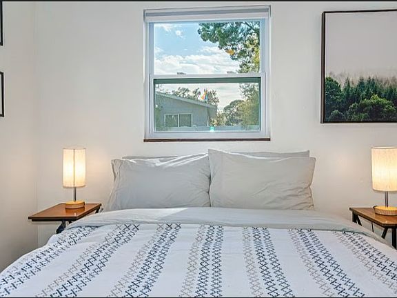 4th image of 3728 20th Ave S #1