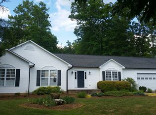 74 Rolling Meadows Dr, Franklin, NC 28734