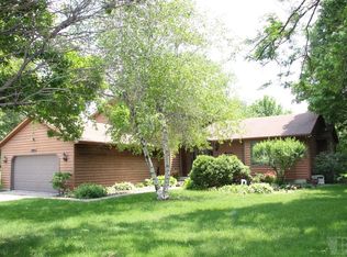 8 Field Rd, Mason City, IA 50401