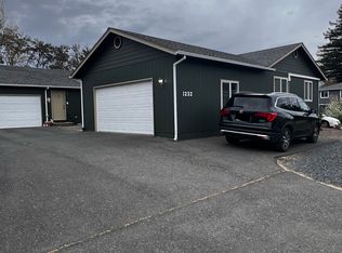 1232 W Harbeck Rd UNIT A, Grants Pass, OR