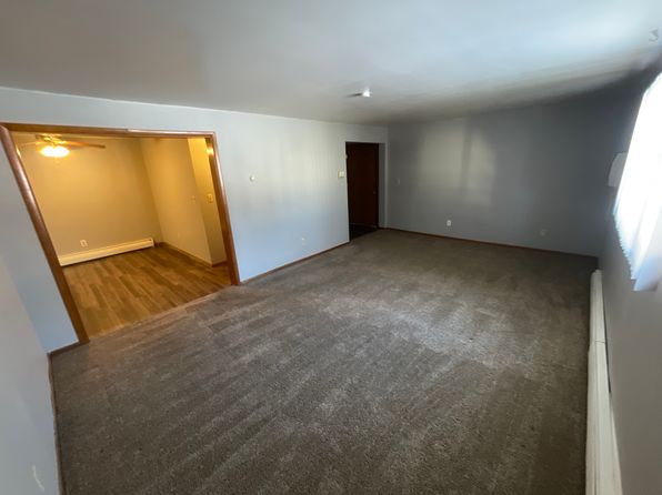 221 5th St S APT 4, Moorhead, MN 56560