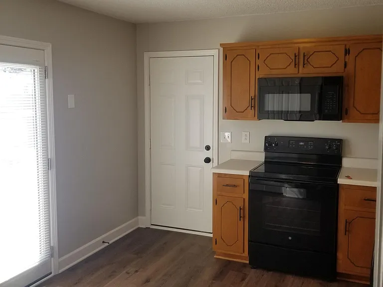 952 Van Buren Ave — Photo 7