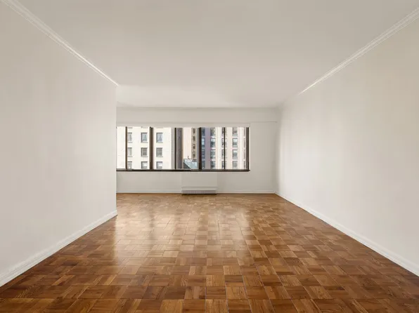 900 Park Avenue image 1 of 8