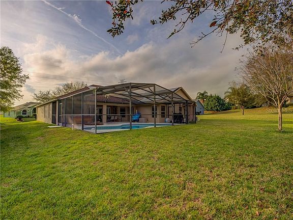 4th image of 2545 Holly Berry Cir
