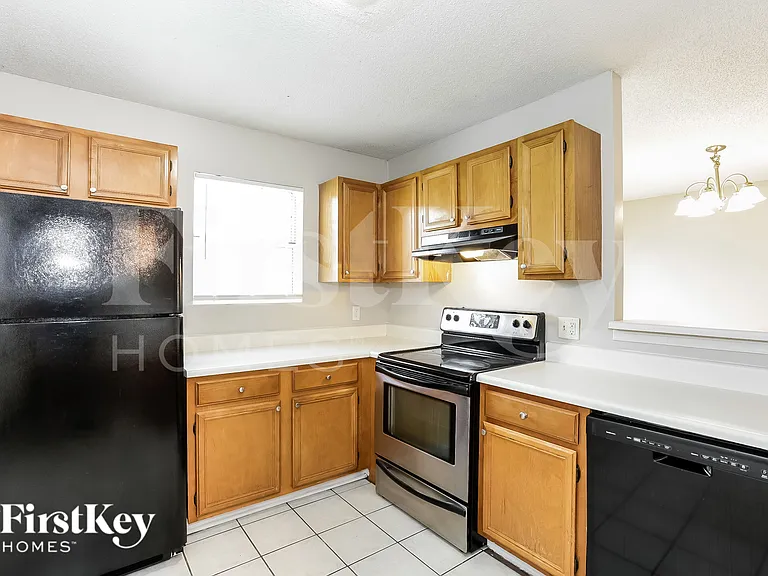 2347 Glencairn Ln SW — Photo 8