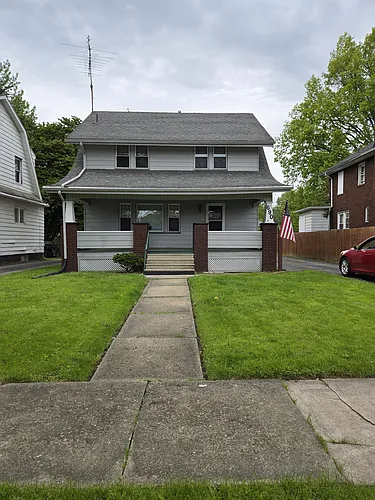 690 Woodbine Ave SE Photo 1