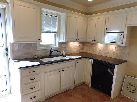 3rd image of 1905 W Avenue E