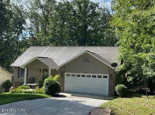 348 Lakeview Dr, Crossville, TN 38558