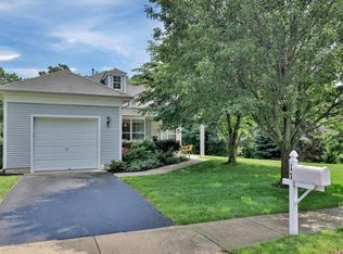 17 Goldenedge Way, Lakewood, NJ 08701