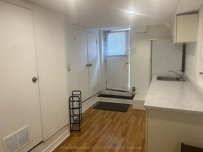 23 Kings Park Blvd #L — Photo 3