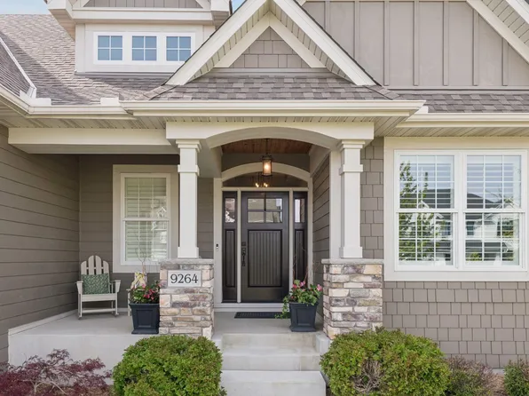 9264 Hawkcrest Ct, Chanhassen, MN 55317