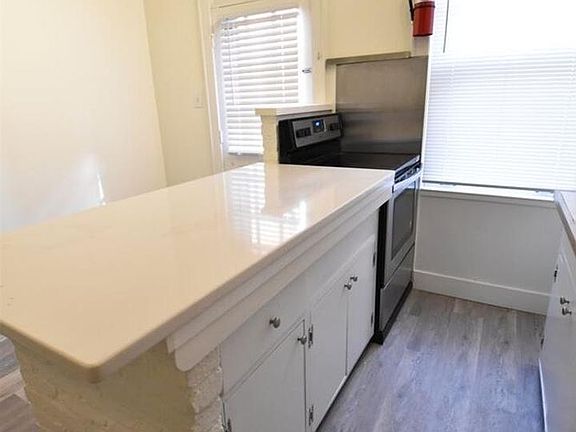 3rd image of 646 City Park Ave