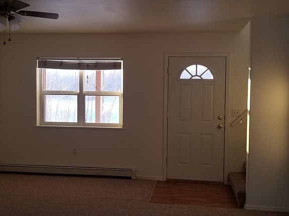4th image of 2570 Roxanne Ct #B