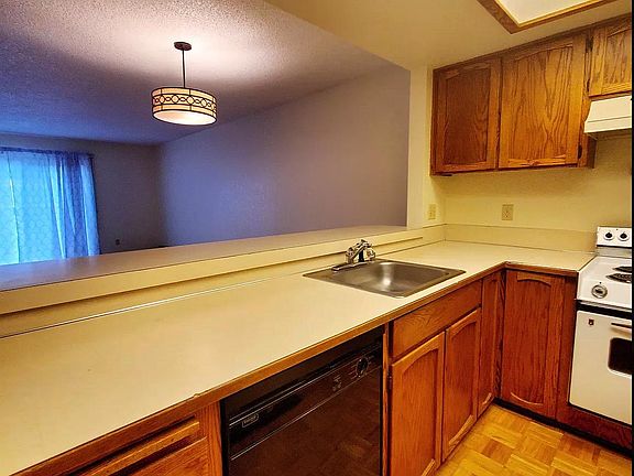 2nd image of 710 10th St NE APT B
