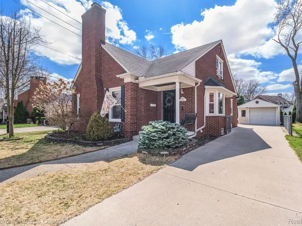 1124 Beechmont St, Dearborn, MI 48124