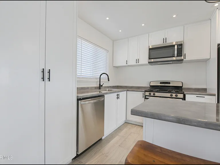 8617 Darlina Dr — Photo 17