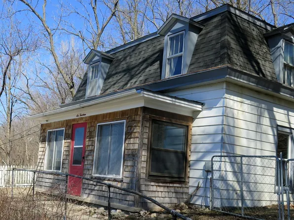 614 Day St, Decorah, IA 52101