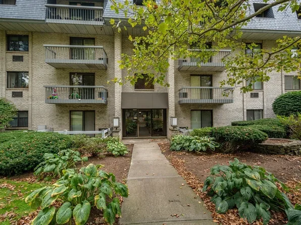 85 Commons Dr Unit 301, Shrewsbury, MA 01545