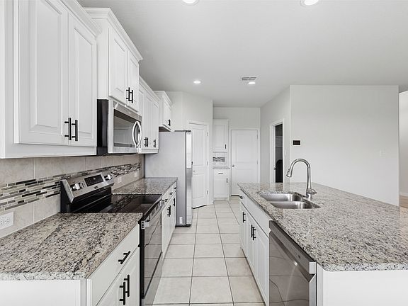 5th image of 908 Nelson Pl
