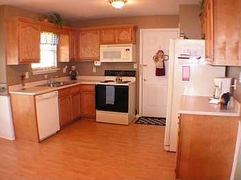 1st image of 137 Lakes Edge Dr