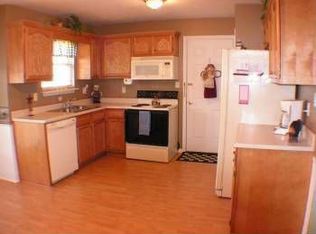 137 Lakes Edge Dr, Shepherdsville, KY 40165