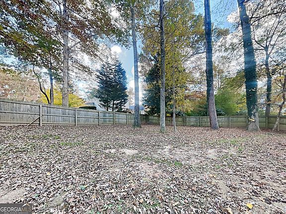 4th image of 6898 Fox Hunt Cir W