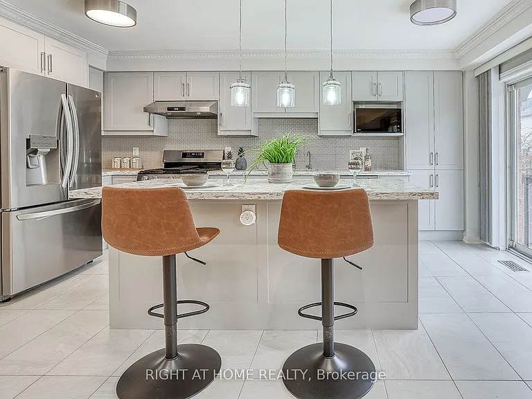 75 Carpendale Cres — Photo 13