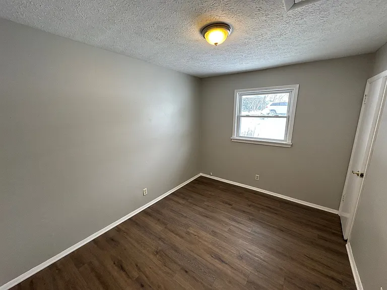 338 N Skyline Dr — Photo 13