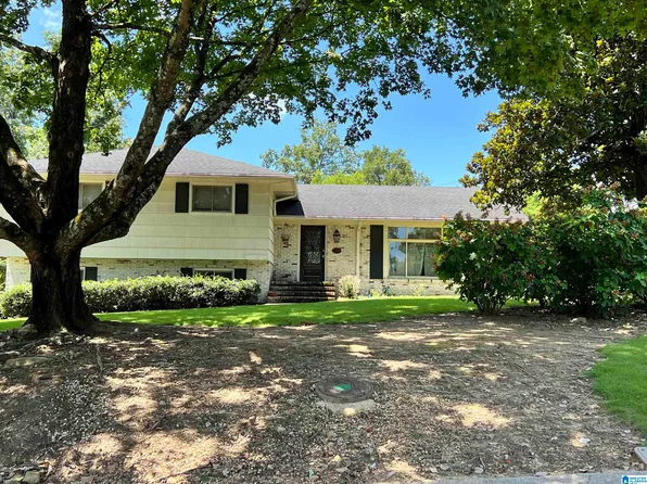 2204 Brookdale Ln, Vestavia Hills, AL 35216