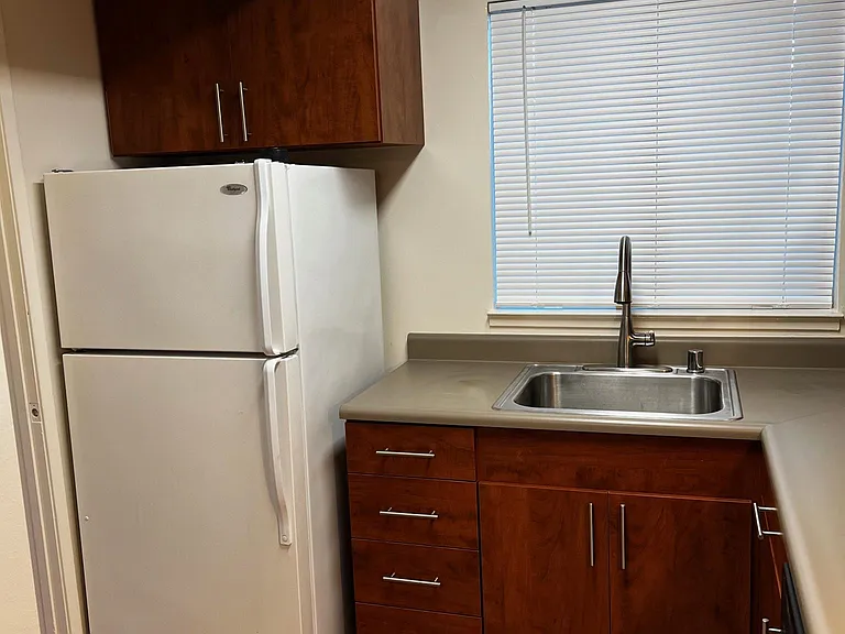 1263 Valley Oak Ct #E — Photo 2