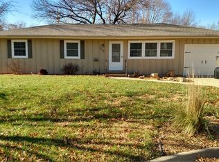 2005 Magnolia Ln, Manhattan, KS 66502