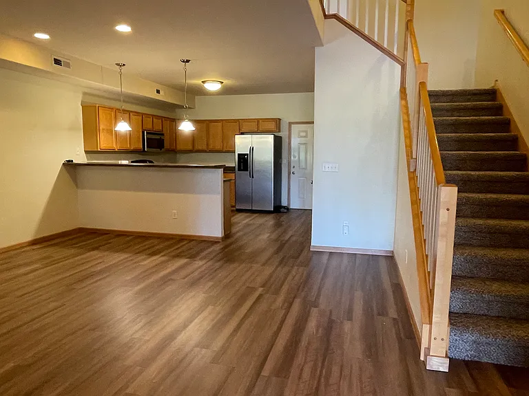 217 Brentwood Dr — Photo 4