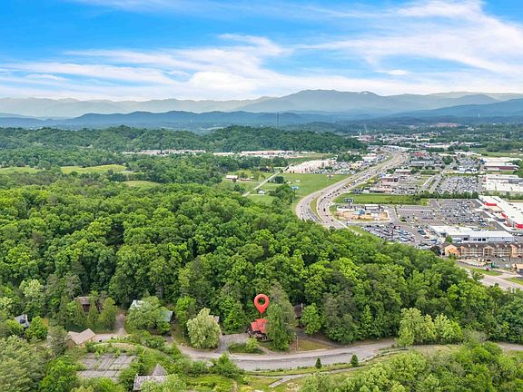 3rd image of 136 Smoky Mountain Way