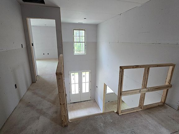 5th image of 330 Freedom Ridge Dr