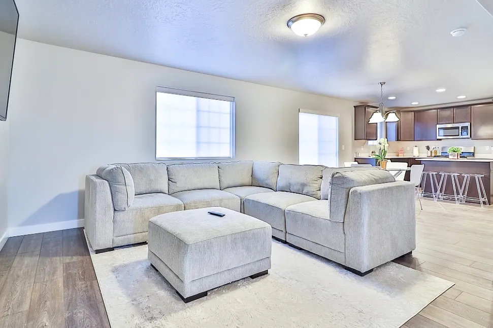 3 bed, 2.5 bath, 2500 sqft, $775 — Photo 2